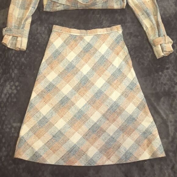 Vintage 1960s Dalton Skirt Suit | Matching Jacket, Belt and midi flare Skirt - Picture 4 of 11